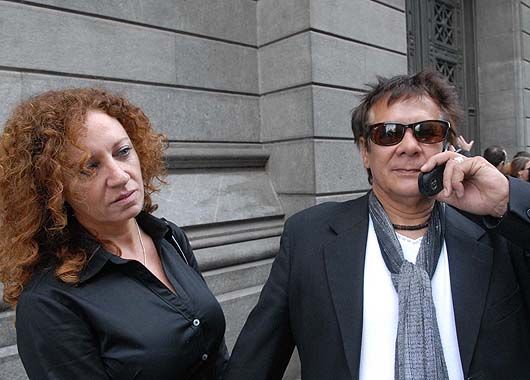 Víctor Heredia, al ingresar al Salón de los Pasos Perdidos