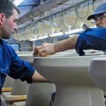 Para hacerle frente a la recesión durante el ejercicio anterior la empresa paralizó la producción en su planta de Pilar y redujo personal. Para hacerle frente a la recesión durante el ejercicio anterior la empresa paralizó la producción en su planta de Pilar y redujo personal.