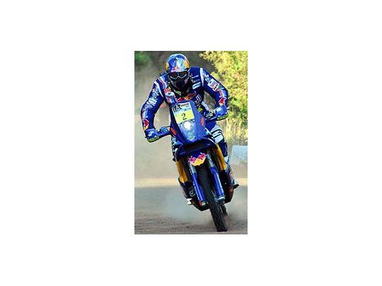 Cyril Despres sigue firme en la punta de la categoría.