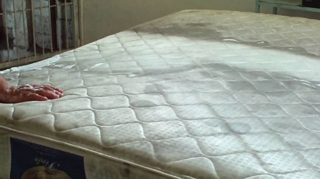 Los colchones con el pasar de los años suelen adquirir manchas. 
