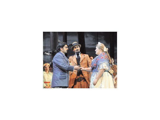 La excelente soprano Carla Filipcic Holm (Agathe) se ganó las mayores ovaciones, seguida por el barítono Hernán Iturralde (un imponente Caspar) y un esforzado Enrique Folger como Max.