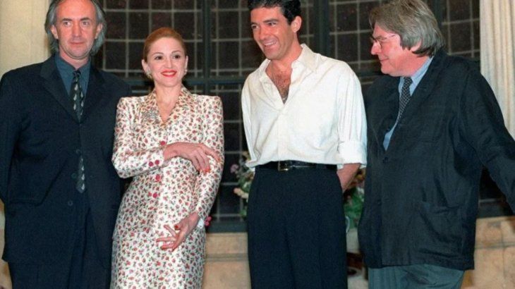 Foto de los protagonistas de la película "Evita" en una rueda de prensa.