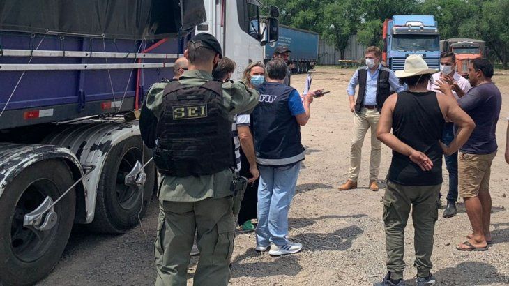 Hallaron 16 camiones con destino a Paraguay 