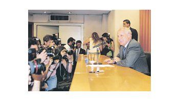 Ultima conferencia de prensa de Lavagna como ministro de Economía. El funcionario justificó su ausencia en la campaña electoral diciendo que no quería caer en indignidades.