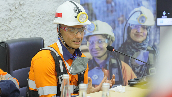 “Hoy desarrollar una mina lleva casi 18 años. Si el mundo necesita cientos de nuevas minas, algo tiene que cambiar”, afirmó Rohitesh Dhawan, al advirtir sobre los plazos excesivos para poner en marcha nuevos proyectos mineros. “Hoy desarrollar una mina lleva casi 18 años. Si el mundo necesita cientos de nuevas minas, algo tiene que cambiar”, afirmó Rohitesh Dhawan, al advirtir sobre los plazos excesivos para poner en marcha nuevos proyectos mineros.