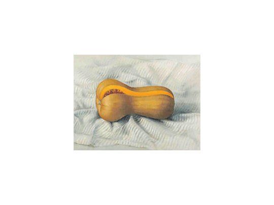 “Calabaza con tajo sobre paño rayado”, una de las 31 obras donadas por Ricardo Garabito al acervo del Malba, todas con temas  cotidianos que el artista lleva a las alturas  a través de una poética de sello inconfundible.