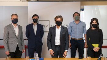 Representantes de la CNV en el lanzamiento del PIAC.