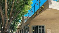 El bodegón costero de Buenos Aires que transporta a otros tiempos y reivindica la nostalgia