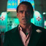 Dirigida por Edward Berger y basada en una novela de Lawrence Osborne, la película explora los límites entre la redención y la autodestrucción. Dirigida por Edward Berger y basada en una novela de Lawrence Osborne, la película explora los límites entre la redención y la autodestrucción.