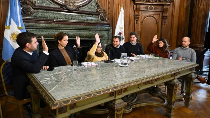 Los legisladores constituyeron la nueva comisión para analizar propuestas sobre la problemática de alquileres en la Ciudad de Buenos Aires. Los legisladores constituyeron la nueva comisión para analizar propuestas sobre la problemática de alquileres en la Ciudad de Buenos Aires.