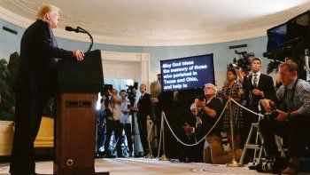 mensaje. Que Dios bendiga a quienes perecieron en Texas y Ohio, se lee en el teleprompter utilizado por Trump durante su discurso. También envió sus condolencias a las familias de los mexicanos asesinados.