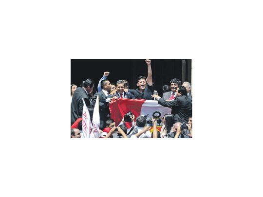 Pese a no haber obtenido toda la superficie marítima que reclamaba a Chile, el presidente Ollanta Humala festejó con entusiasmo el fallo de la Corte de la Haya. Perú vivió un día de reivindicación nacionalista.