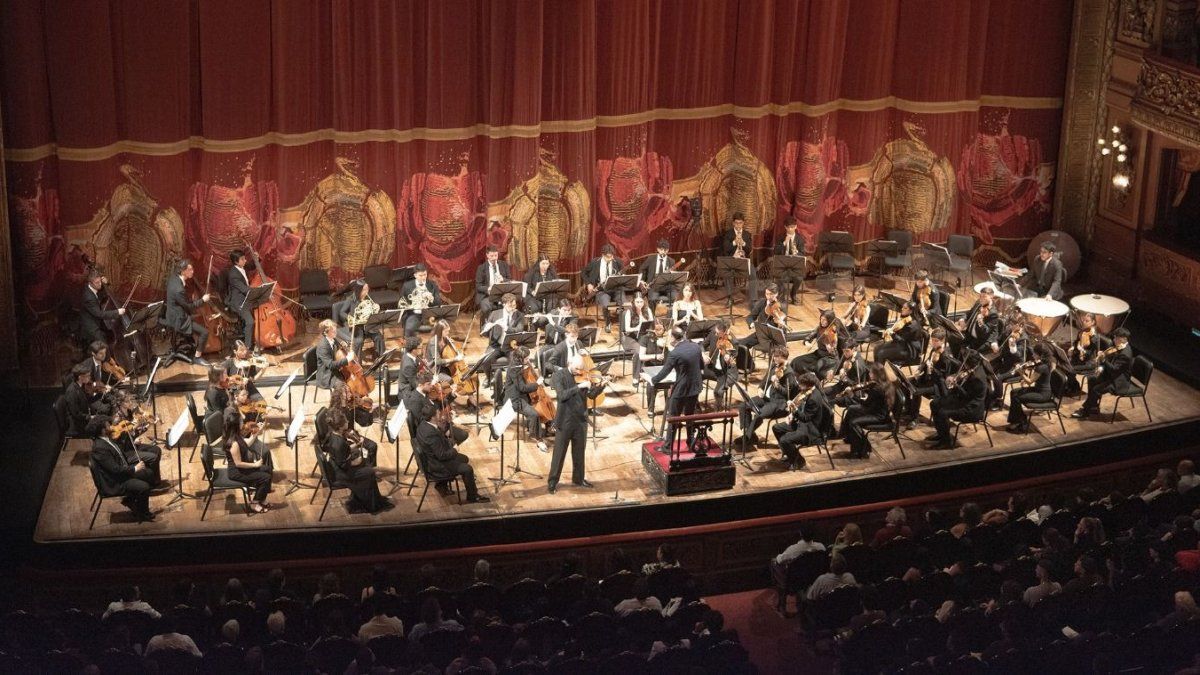 Colón Theater Musicians provided a concert for the benefit of the Bahía Blanca School Orchestra