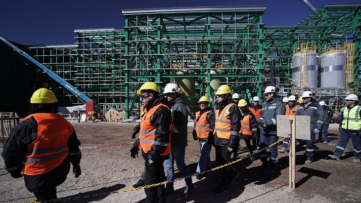 Dentro del campamento Fénix se pueden distinguir fácilmente dos tipos de instalaciones: las azules, las más antiguas, y las verdes, que corresponden a los sectores más nuevos, que se construyeron con la ampliación Fase 1A y otros de la Fase 1B.