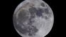 La iniciativa, conocida como “Luna Ring”, propone instalar un cinturón de aproximadamente 6.800 millas a lo largo del ecuador lunar, con el objetivo de captar radiación solar sin las limitaciones que existen en la Tierra, como la atmósfera, las nubes o los ciclos de día y noche. 