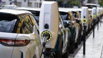 autos electricos: las automotrices bajan la velocidad de produccion por el escaso nivel de ventas globales