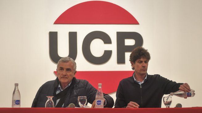 Gerardo Morales y Martín Lousteau, en la conferencia de la UCR.