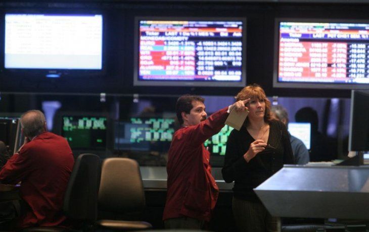 ámbito.com | El Merval rebotó un 2% y el riesgo país cayó con fuerza (bonos treparon hasta 3,8%)