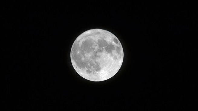 Cuál es el poderoso ritual para aprovechar la energía de la Luna llena.