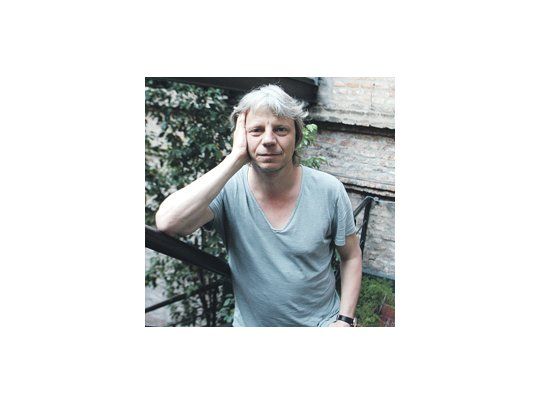 Nacido y formado en la ex RDA, Andreas Dresen cuenta que el primer premio que recibió fue «el del Festival Unica de Mar del Plata 1985. Yo era estudiante, y mandé mi primer corto. Pero el régimen no me dejó venir».