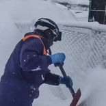 Calles y edificios de Petropávlovsk-Kamchatski quedaron sepultados por metros de nieve tras la mayor nevada registrada en Kamchatka en seis décadas. Calles y edificios de Petropávlovsk-Kamchatski quedaron sepultados por metros de nieve tras la mayor nevada registrada en Kamchatka en seis décadas.
