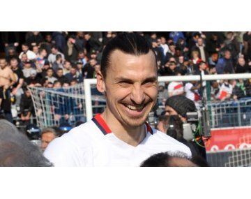 Zlatan Ibrahimovic anunció su regreso al fútbol italiano.