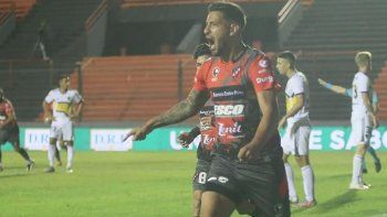 Torres anotó el gol de la victoria de Patronato ante Boca.
