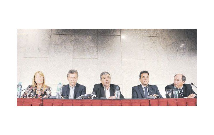 ámbito.com | Margarita Stolbizer, Mauricio Macri, José Canó, Sergio Massa y Ernesto Sanz, en la cumbre opositora de ayer por el expediente Tucumán.