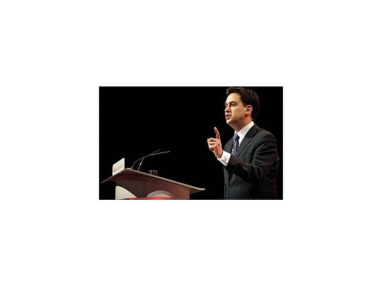 El titular del partido laborista, Ed Miliband, dijo que apoya ajustes en el déficit presupuestario