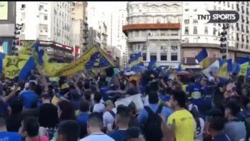 Los hinchas de Boca celebran su día y se acuerdan de River.