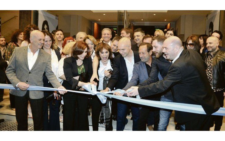 ámbito.com | Corte de cintas. Carlos Rottemberg con Jorge Telerman, Nora Cárpena, Thelma Biral, Horacio Rodríguez Larreta, Guillermo Francella y Tomás Rottemberg, su hijo, en el acto de inauguración.