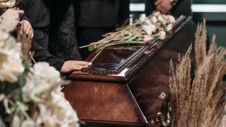 Terrible confusión en Reino Unido: una familia recibió el cuerpo equivocado y cremó a un desconocido.