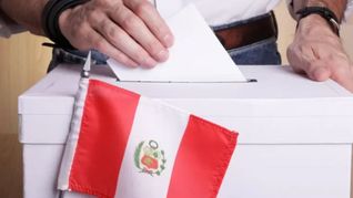 Más de 52.000 ciudadanos votaron este lunes en Perú. Más de 52.000 ciudadanos votaron este lunes en Perú.