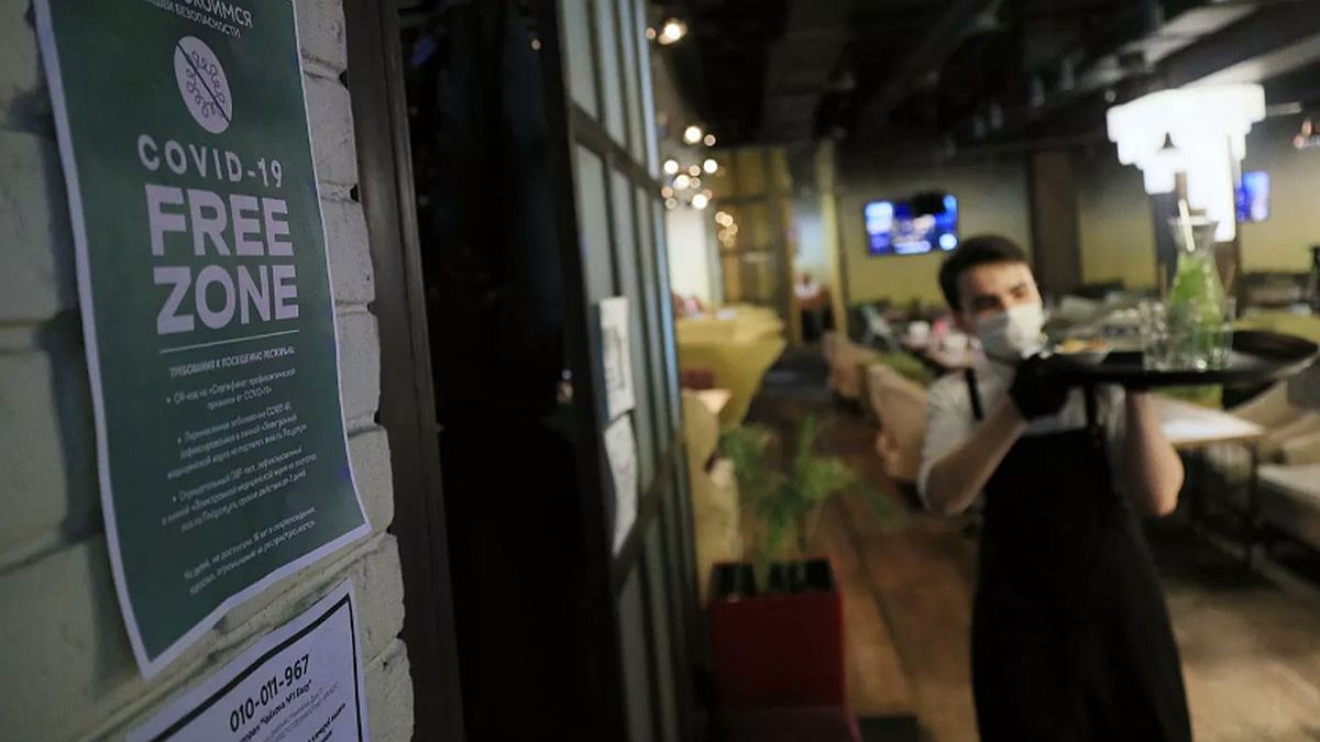 Russia continues to break Covid-19 case records despite non-working week