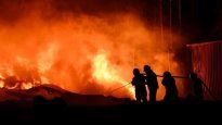 Una fuerte explosión causó un gran incendio en Ezeiza.