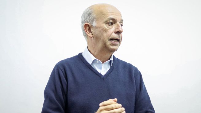 El senador del Partido Nacional, Javier García, señala que se toman decisiones que provocan “el desmantelamiento de la Armada Nacional”.