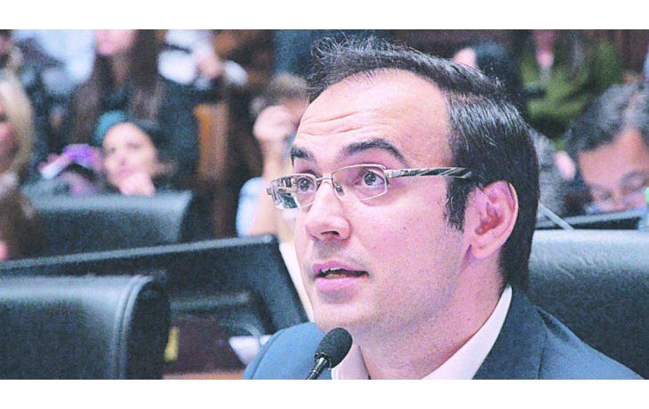 Sesión. El legislador del PRO Francisco Quintana, defendió en el recinto el proyecto para poner en valor al Autódromo porteño.