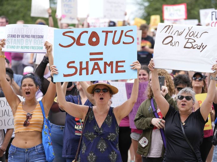 Days ago a protest took place against another of the conservative decisions of the Supreme Court of the United States.  In this case, on the right to abortion.