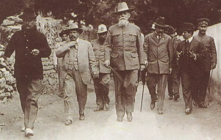 Venustiano Carranza comanda la Revolución Constitucionalista 1913. Venustiano Carranza comanda la Revolución Constitucionalista 1913.