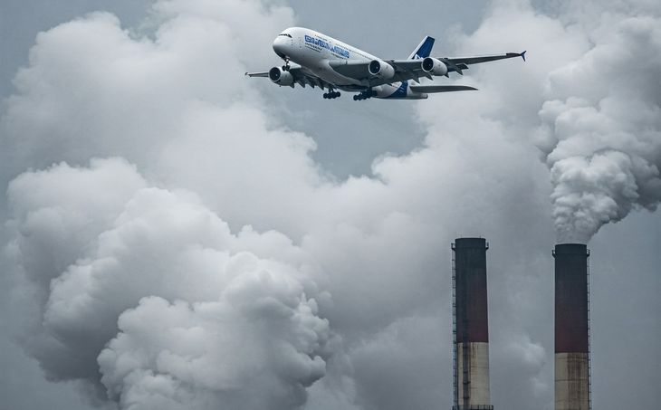 El sector de la aviación genera el 2,5 % de las emisiones globales de dióxido de carbono (CO2). El sector de la aviación genera el 2,5 % de las emisiones globales de dióxido de carbono (CO2).
