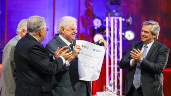 El presidente electo, Alberto Fern&aacute;ndez, particip&oacute; esta tarde, junto al rector Alberto Barbieri, del acto en el que Gines Gonz&aacute;lez Garcia recibi&oacute; un doctorado honoris causa en la Facultad de Medicina de la UBA.