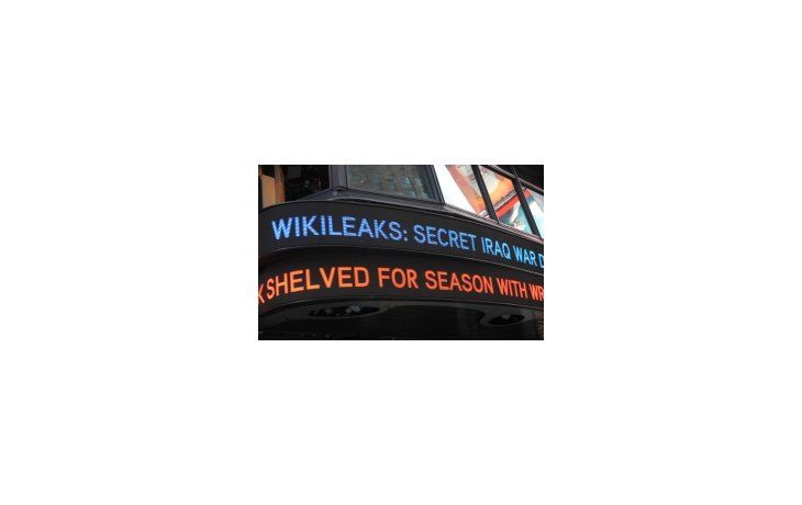 En Nueva York, un cartel informa de la revelación de los documentos de Wikileak.