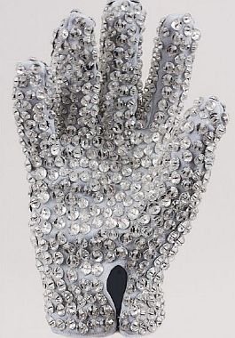 Un guante con pequeños brillantes que perteneció a Michael Jackson.