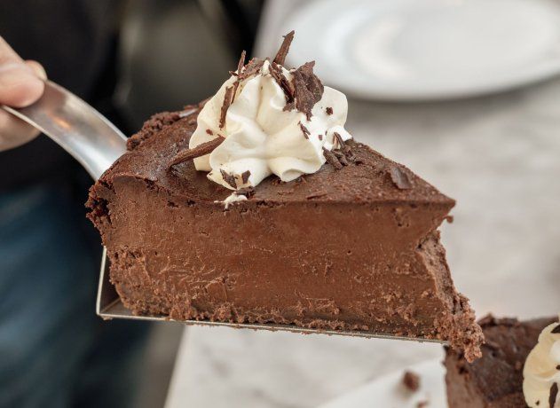 Para los amantes de las tortas de chocolate, disponen de varias bien cargadas con diversas combinaciones. Para los amantes de las tortas de chocolate, disponen de varias bien cargadas con diversas combinaciones.