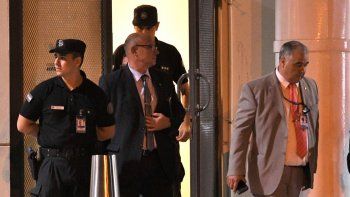 Samid llegó al país bajo la custodia de la Policía Federal. Samid llegó al país bajo la custodia de la Policía Federal.