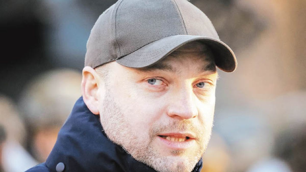 The death of the Minister of the Interior in a plane crash complicates the war effort