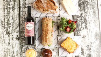 Cinco ideas para celebrar el Día del Amigo en casa