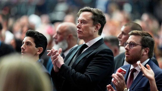 Elon Musk y el principe Andrés aparecen en los archivos de Epstein.