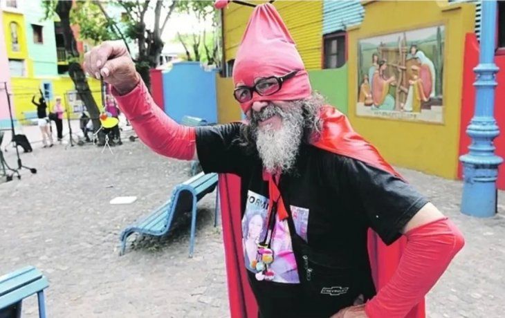 llora el conurbano: murio el hombre hormiga, el superheroe solidario