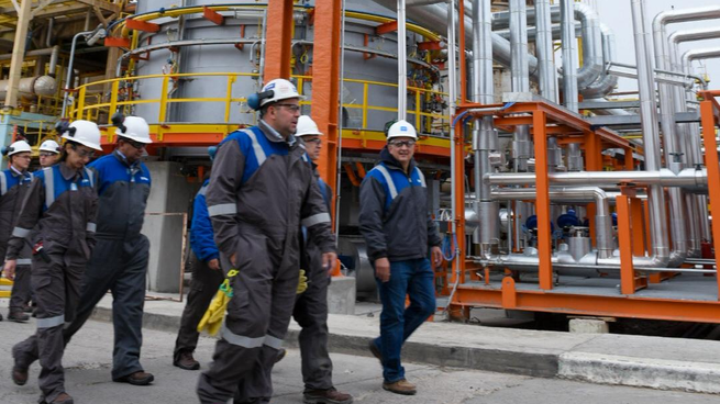 Tras recorrer las instalaciones de la refinería en Plaza Huincul, Horacio Marín destacó que permitirán incrementar el procesamiento de crudo de Vaca Muerta.